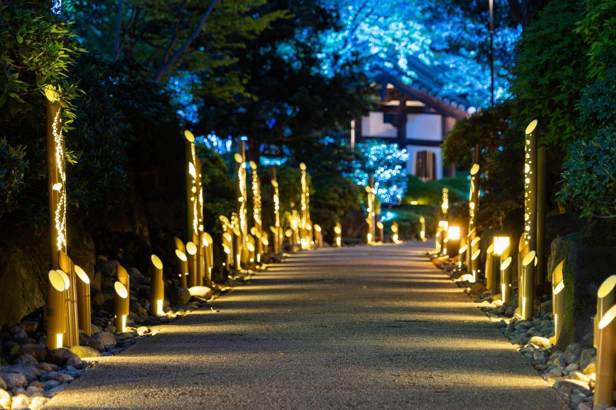 Grand Prince Hotel Takanawa Tokyo Esterno foto The illuminated path